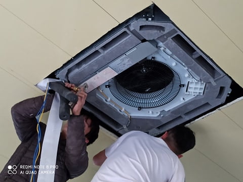 lap-dieu-hoa-am-tran-tại-thanh-hoa